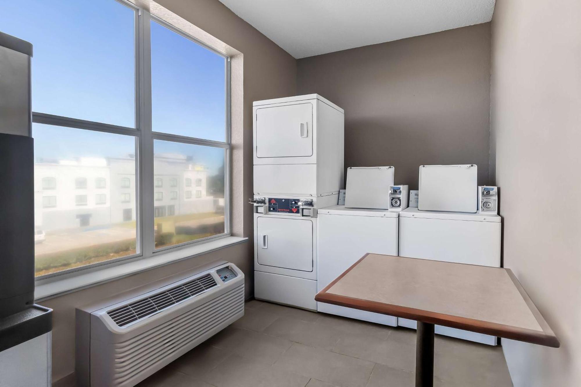 Sonesta Essential Iah Airport Jfk Boulevard - Newly Renovated Houston Dış mekan fotoğraf