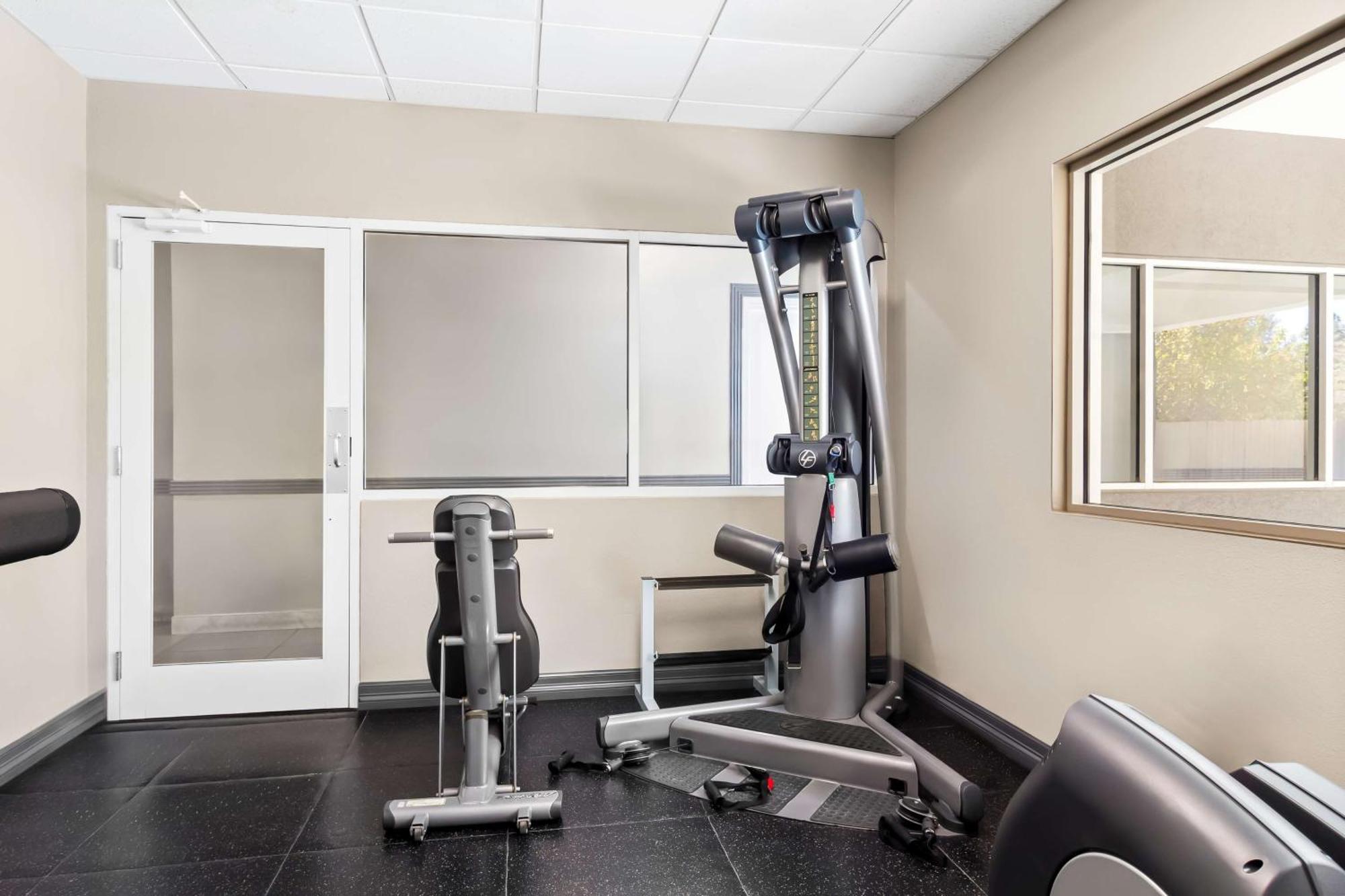 Sonesta Essential Iah Airport Jfk Boulevard - Newly Renovated Houston Dış mekan fotoğraf